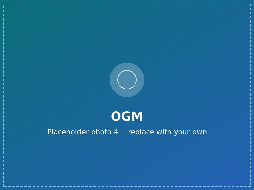 Placeholder photo -- replace with your own CNC machining photo (photo 4 of 10)